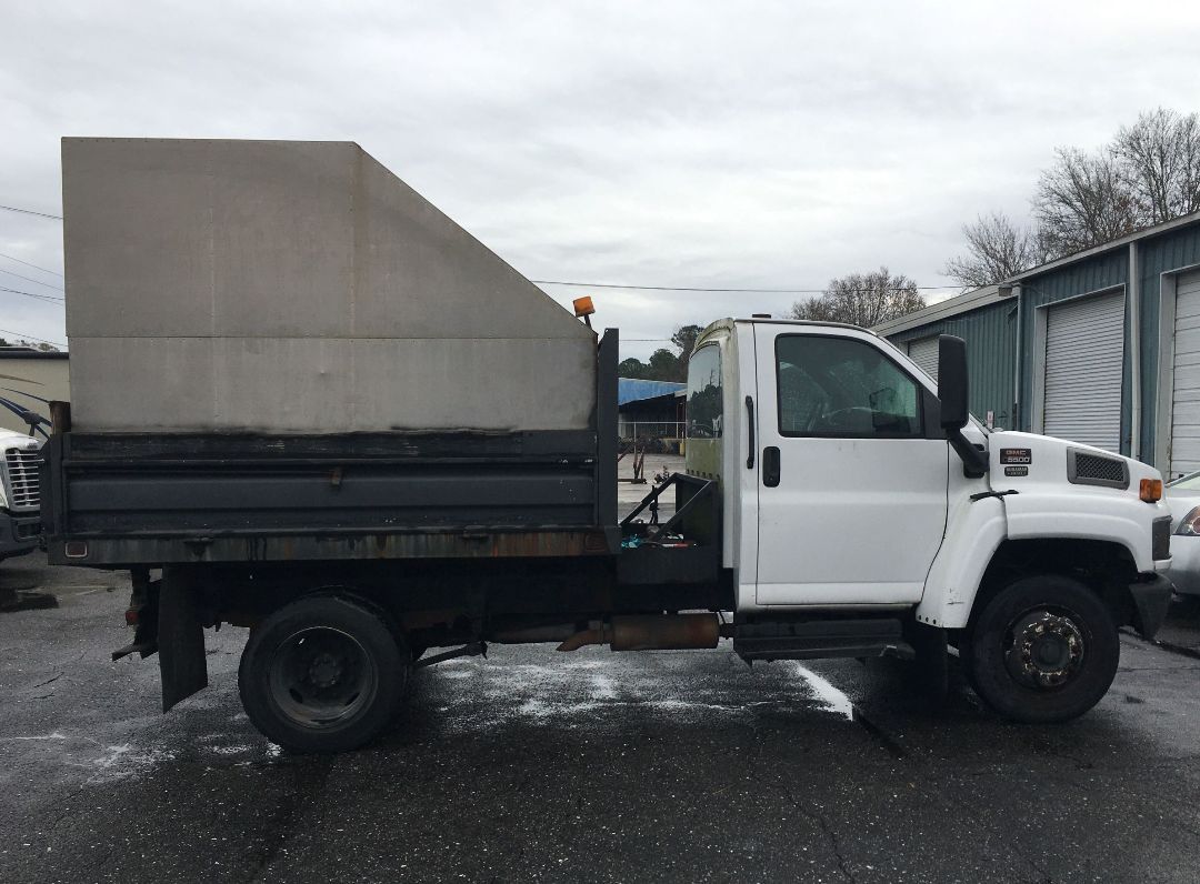 2006 GMC C5500 - Image 4